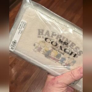 Coach X Peanuts Long Zip Around Wallet CBN35